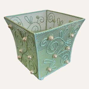 EUC Green Wire Mesh Footed Candle Basket with Faux Pearl Accents